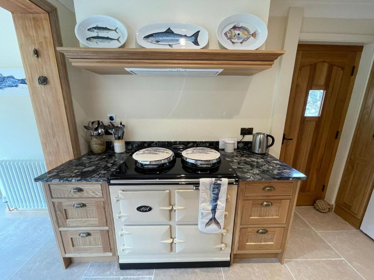 High Quality Detached House With Parking